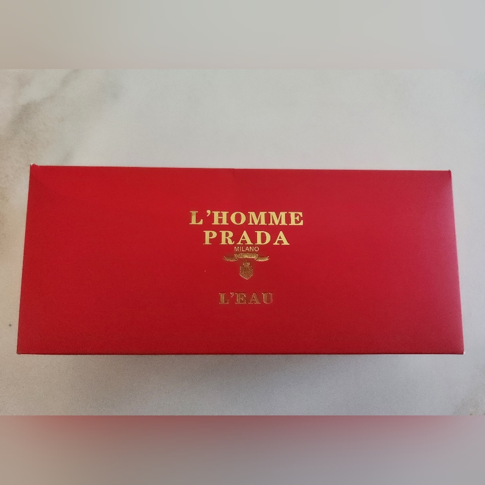 L'Homme GWP Mini Tote In Gorgeous Red! - Picture 3 of 4
